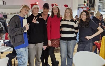 Unsere Schülerinnen und Schüler begeisterten mit Nachhaltigkeit auf dem Indoor-Weihnachtsmarkt!